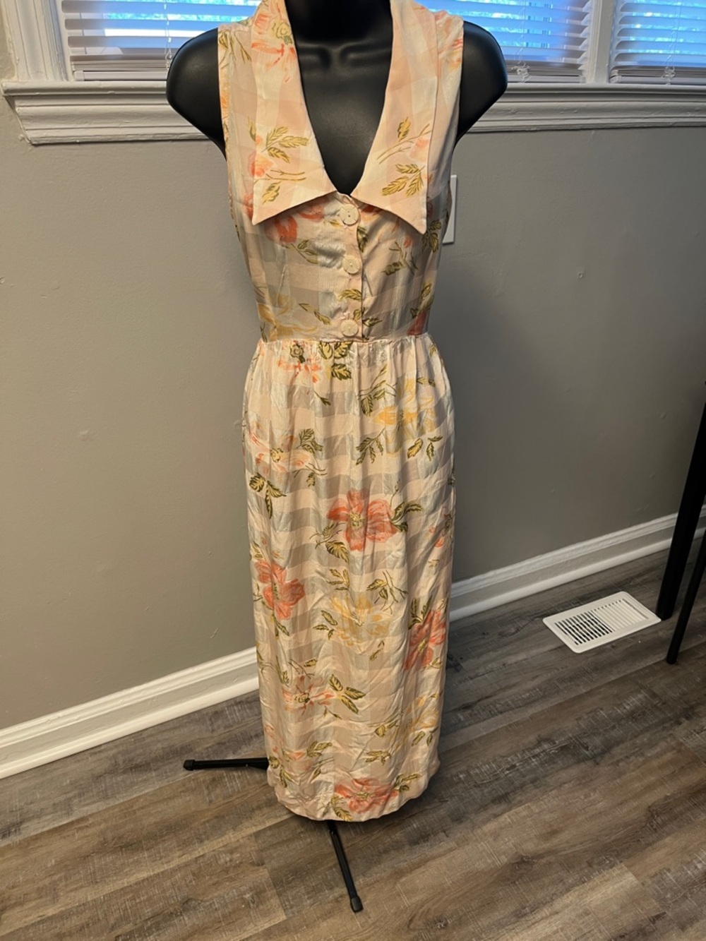 Sleeveless Floral Maxi Dress in Peach and Cream with Notch Collar